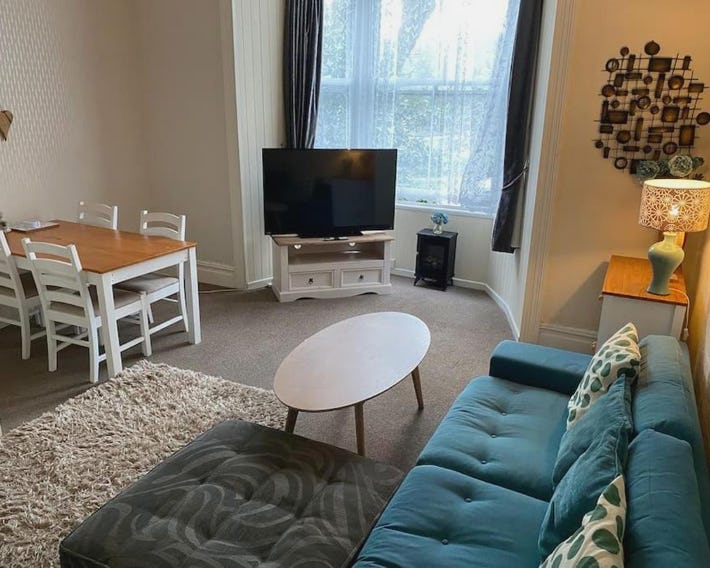 Spacious 1 Bedroom Apartment near Seafront