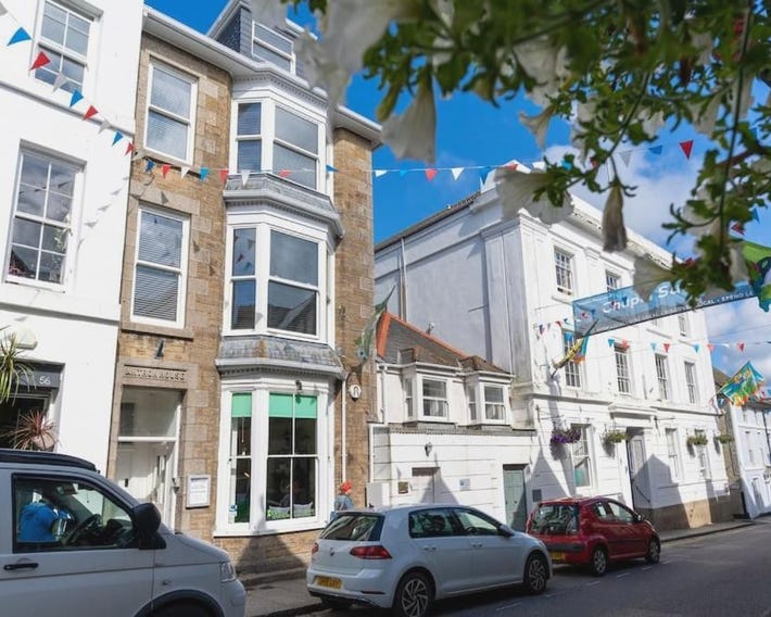 Stunning Central Penzance apartment with sea views