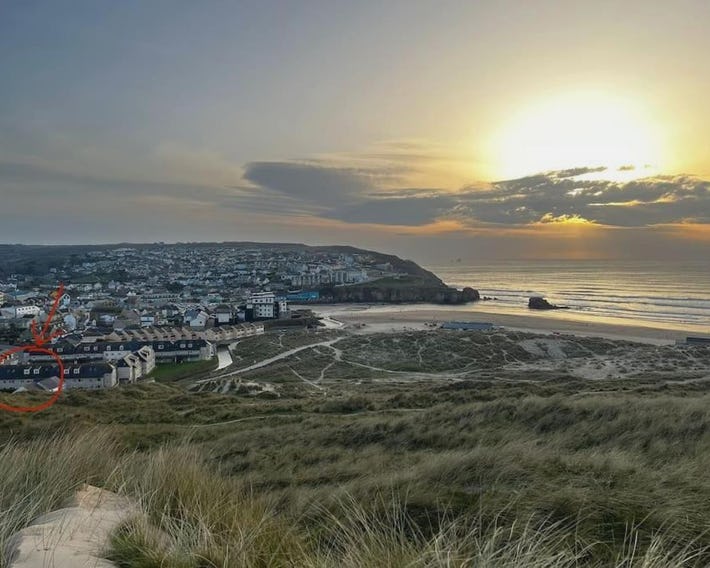 Direct Beach Access! Top Floor Apartment Perranporth