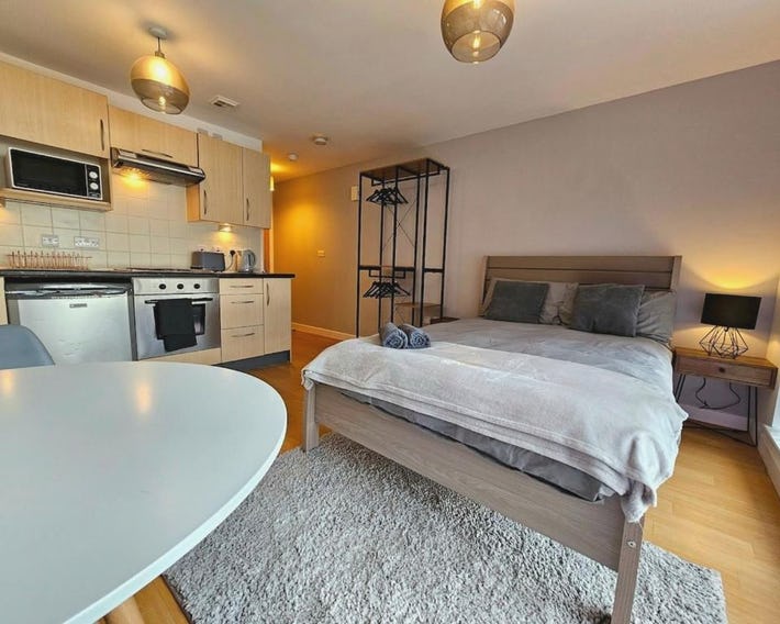 Modern studio apartment in Gunwharf