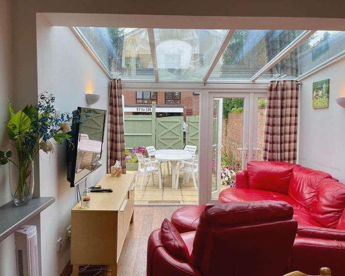 Somers 4 bed House off road parking pet friendly