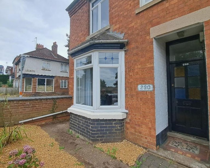 Huge 4 bed in the heart of Kettering