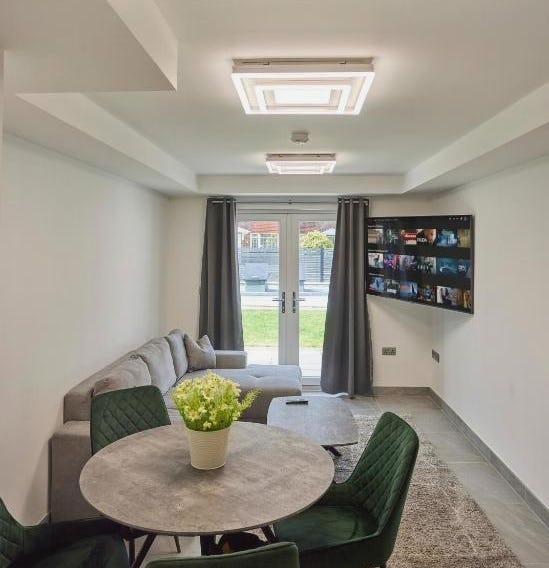 The Ashcroft Studios & Apartments with Free Parking
