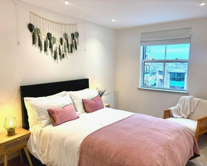 Poole Quay Seaside Escape-free parking 3 mins away
