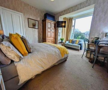 Super sunny studio with own terrace & parking