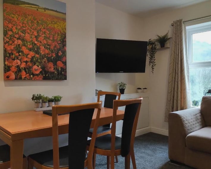 Oliver Wests Beautiful 2 Bedroom Sleeps 4 Apartment