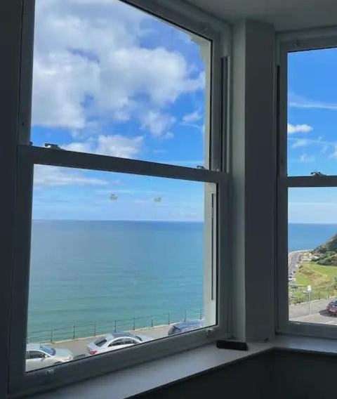 Stunning Sea View 2 Bedroom Flat in Scarborough