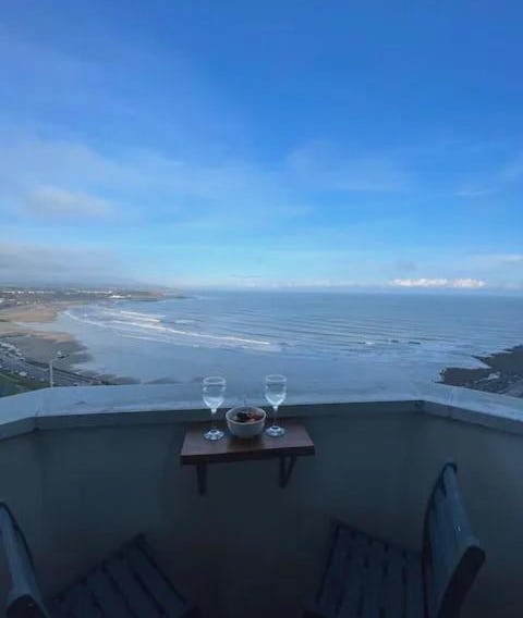 Spectacular 2 Bedroom Balcony Sea View Flat