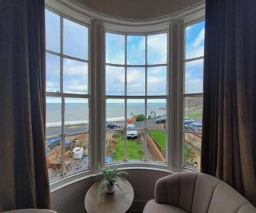 Sea View flat 2 with Fast WiFi and FREE parking