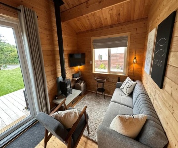 The Cabin Log Fire Cosy Home