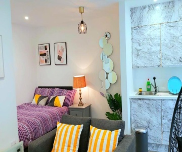 Great Studio Apartments - Netflix, Wifi, Digital Tv
