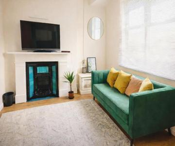 Evo Green Gravesend 2 Bed Apartment, 2 Mins Station, Town Centre