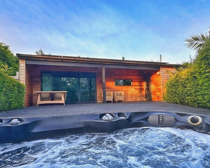 Chy Mena. South facing lodge with hot tub & views.
