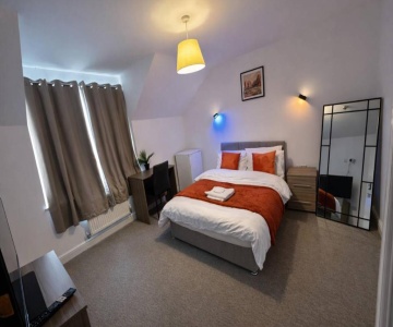 Queens Court Ensuite Studio