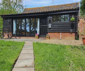 Lilys Cottage - Sleeps 2 - Pet Friendly
