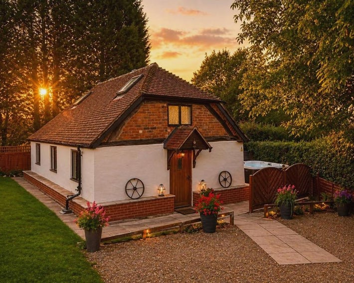 Romeo Cottage - Sleeps 4 - Open Plan Barn - Private Hot Tub & Garden