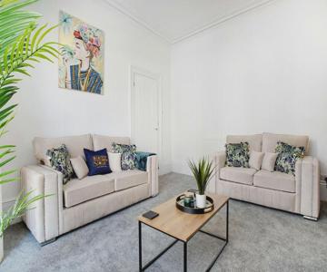 Spacious & Modern Oasis, 4-bed House, Sleeps 7