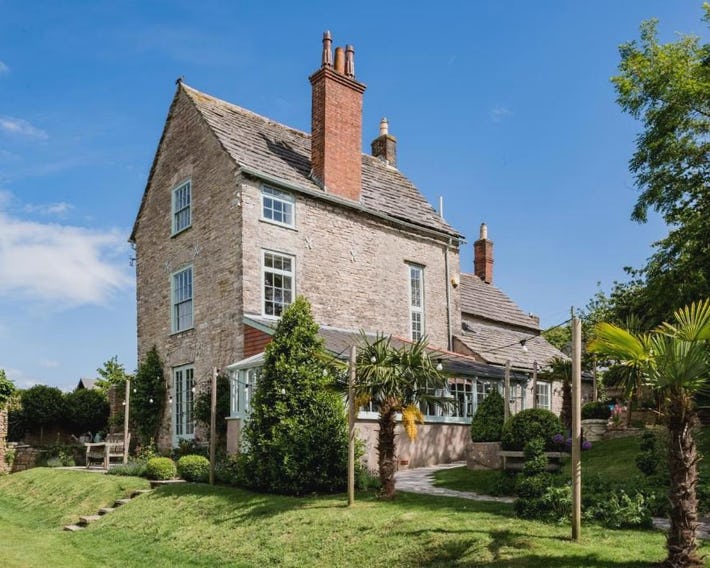 Magnificent Clarence cottage!