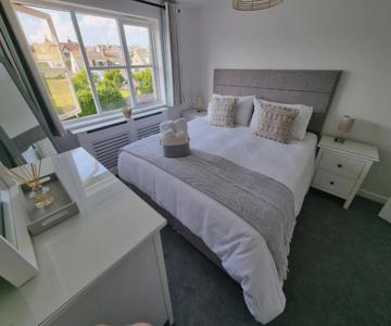 HighTide & Sunnyside apartments Two bedroomed apartments with free parking, balconies with sea views