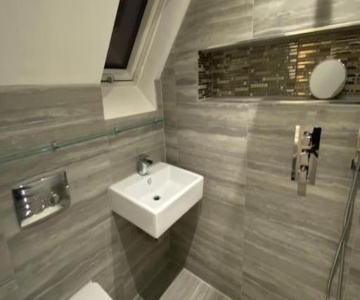 Spacious 4 Bed Town House Swindon