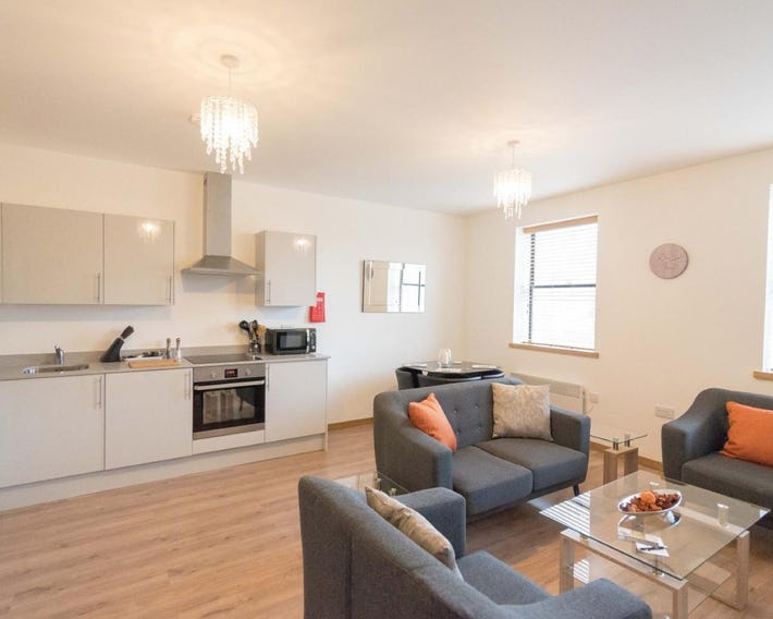 Comfortable 2BR Swindon Long Stay