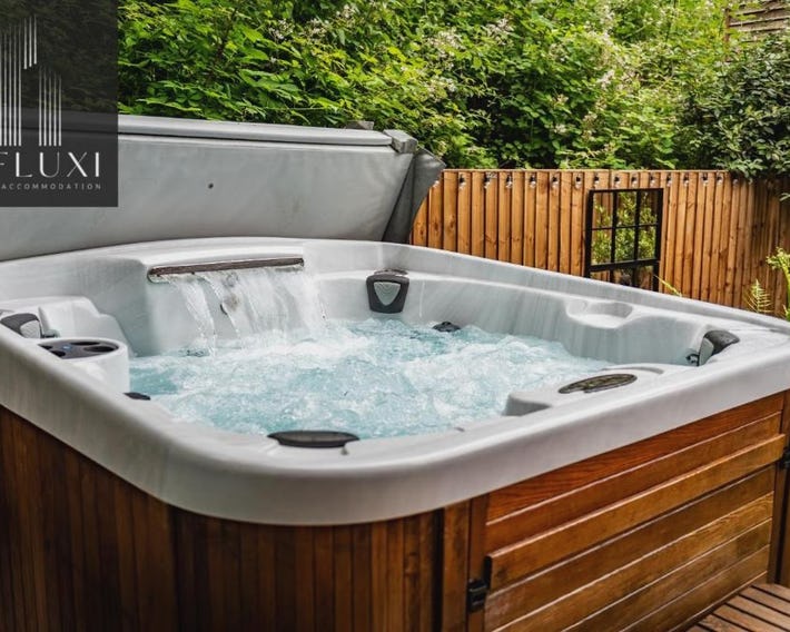 Ironbridge Hot Tub Retreat - Sleeps 10