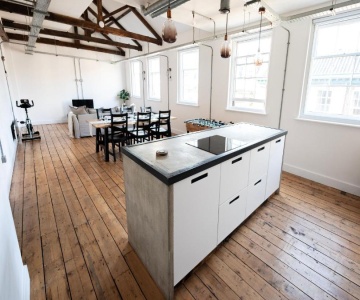 The Loft - Luxe City Centre Penthouse Apartment