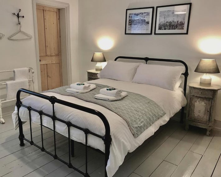 Delightful Seaside Binnacle Cottage -hosted by Whitstable-Holidays
