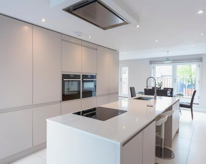 Immaculate Central Windsor Town House with parking