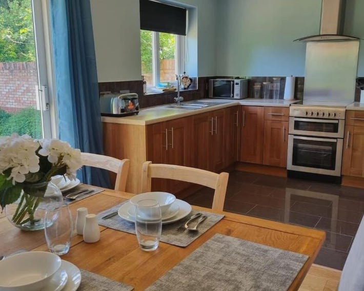 Windsor property near Legoland with free parking