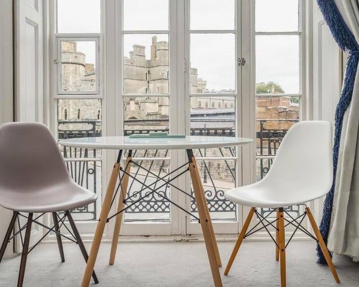 Stunning 1Bd with Castle View