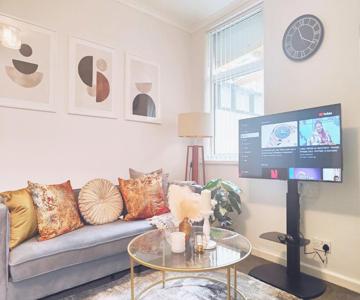 Large 3 Bed House Wolverhampton Families And Contractors