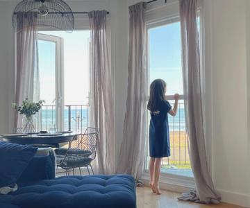 Seaview Flat With Balcony, Spacious 2 Bedroom