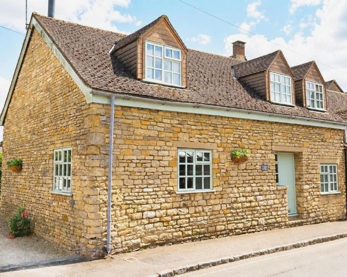 Teagles Cottage in Stow, EV parking