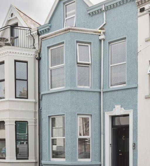 1BR/3BR Apartments in Bangor - Mins to Seafront & High St.