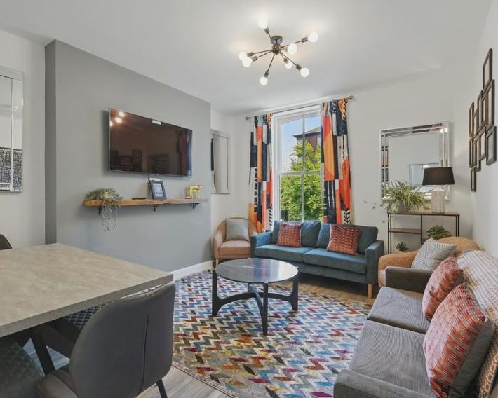 Spacious Victorian Flat with 2x Allocated Parking by StayByNumbers