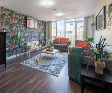Movie House Executive Suite - Secure Free Parking