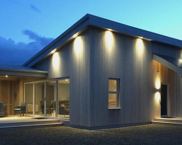 Executive Lakeside Lodge at Mullans Bay