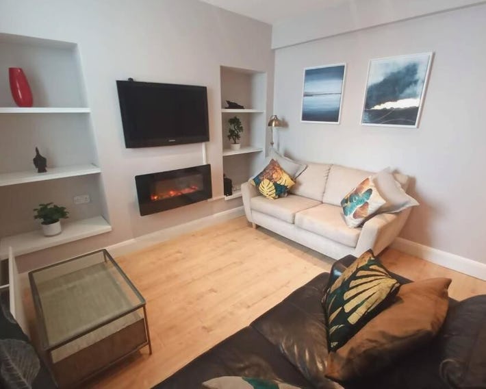 Argyle House, 10 minute walk from city centre