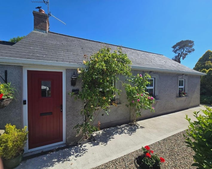 Newly Renovated Country Cottage