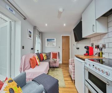 Central Harbour Apt For 7 - Princess Green 4