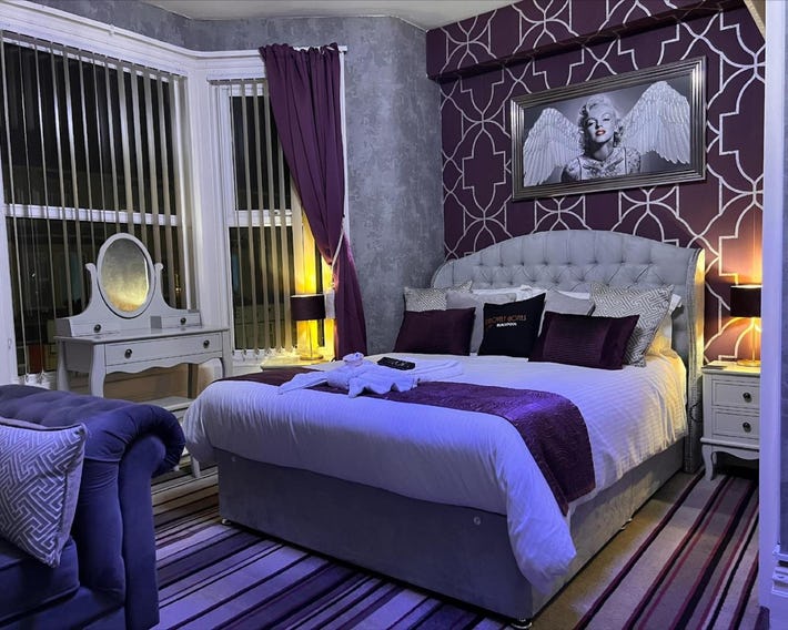 Delovely Hotel