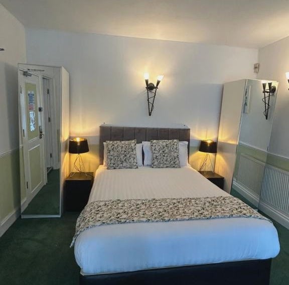 Barons Court Hotel