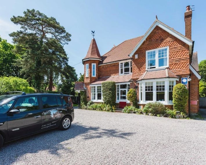 The Lawn Guest House Gatwick