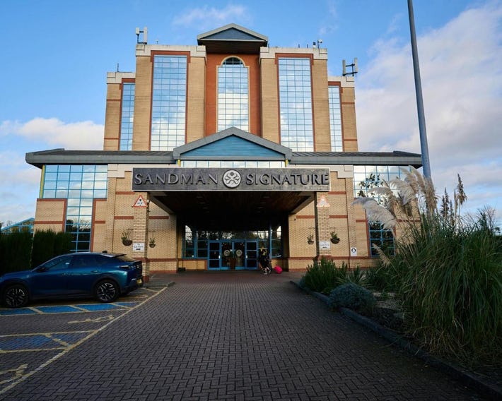 Sandman Signature London Gatwick Hotel