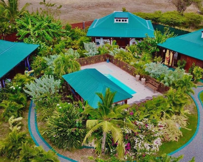 Titalee Lodge 3 Villas autour d'une piscine