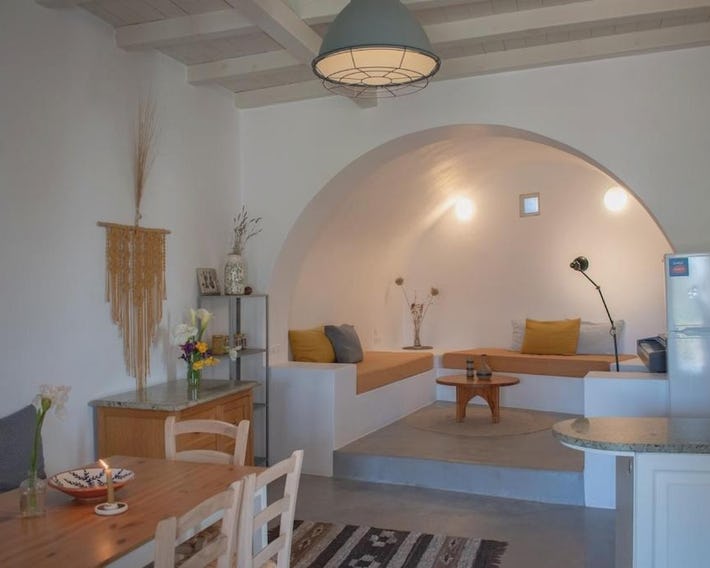 Borantza stone house