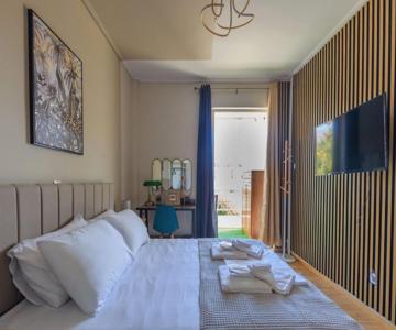 AIOLOS elegant escapes GLYFADA apartment