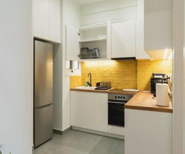 Modern Athenian Escape Walk to Metro & Acropolis