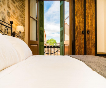 CH Adrianou Suites